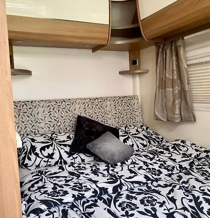 Little Oaks Motorhome Hire-1
