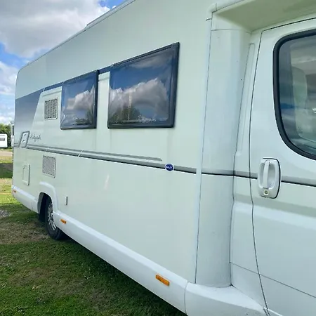 Little Oaks Motorhome Hire-3